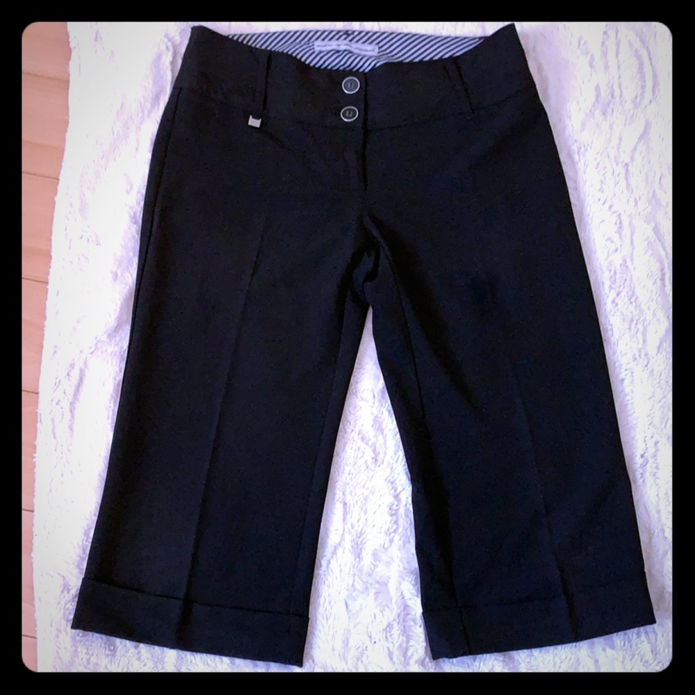 🦋Super cute black dress capris